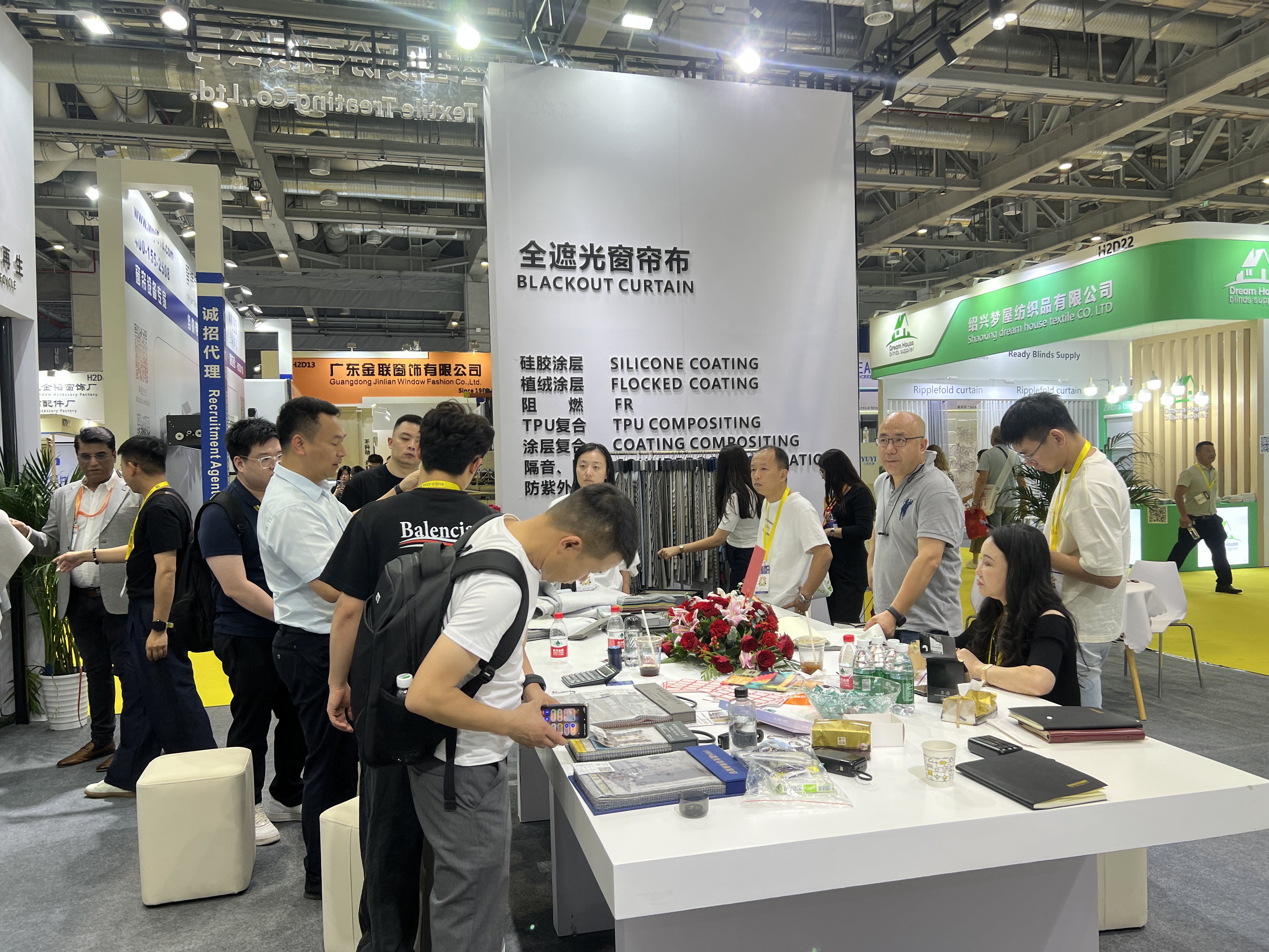 Changsheng Textile schließt erfolgreich R+T Asia 2025 und verstärkt sein Fachwissen in der Herstellung von Blackout -Vorhangstoff